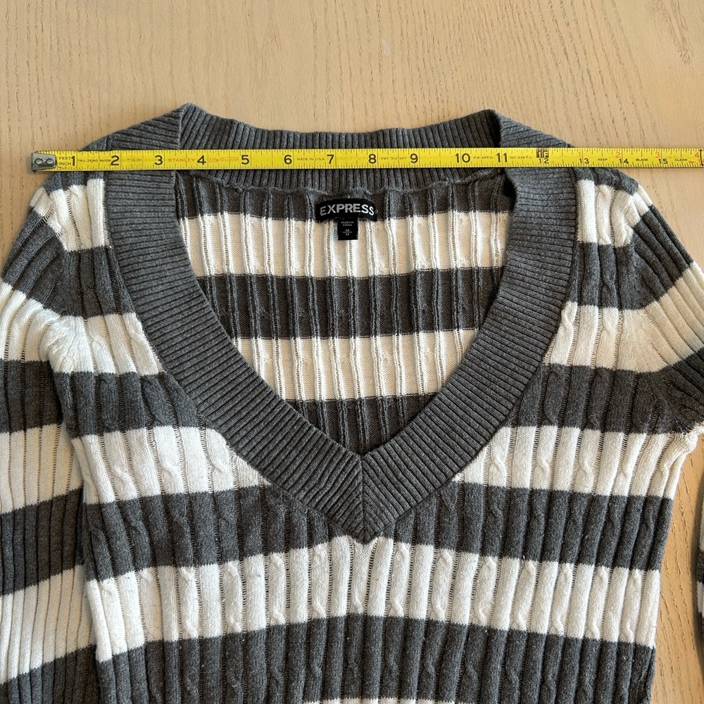 Express Sweater - Picture 6 of 6